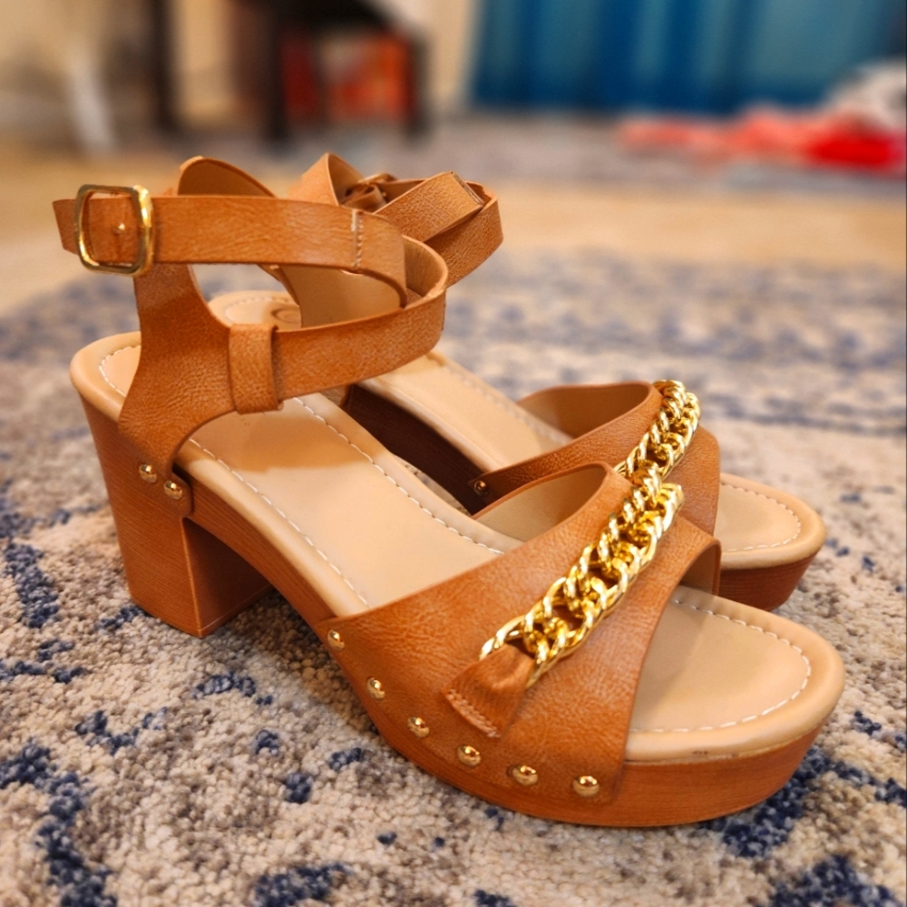 Embellished wedged sandals (s